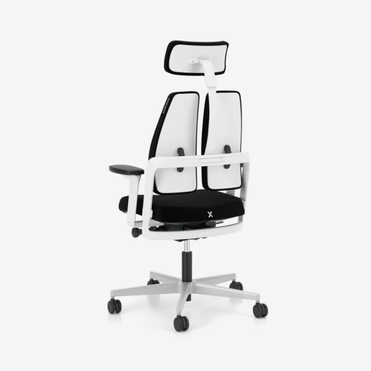 xilium-gaming-chair-black-white000-26362-5.jpg