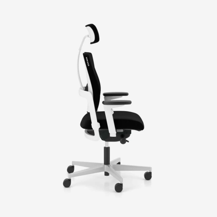 xilium-gaming-chair-black-white000-26377-2.jpg