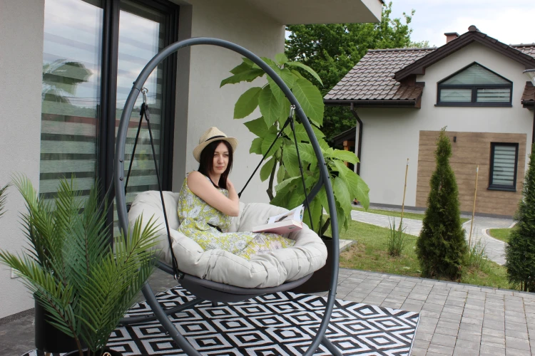 pol_pl_FOTEL-WISZACY-PATIO-JASNO-BEZOWA-PODUSZKA-SZARA-RAMA-115-5X140X167-5CM-2336_2.jpg